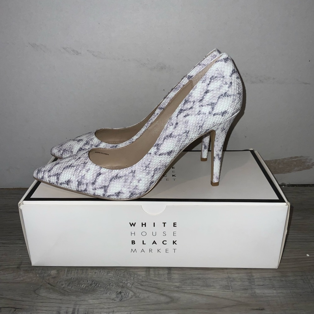 NWT Textured White and Gray Heels